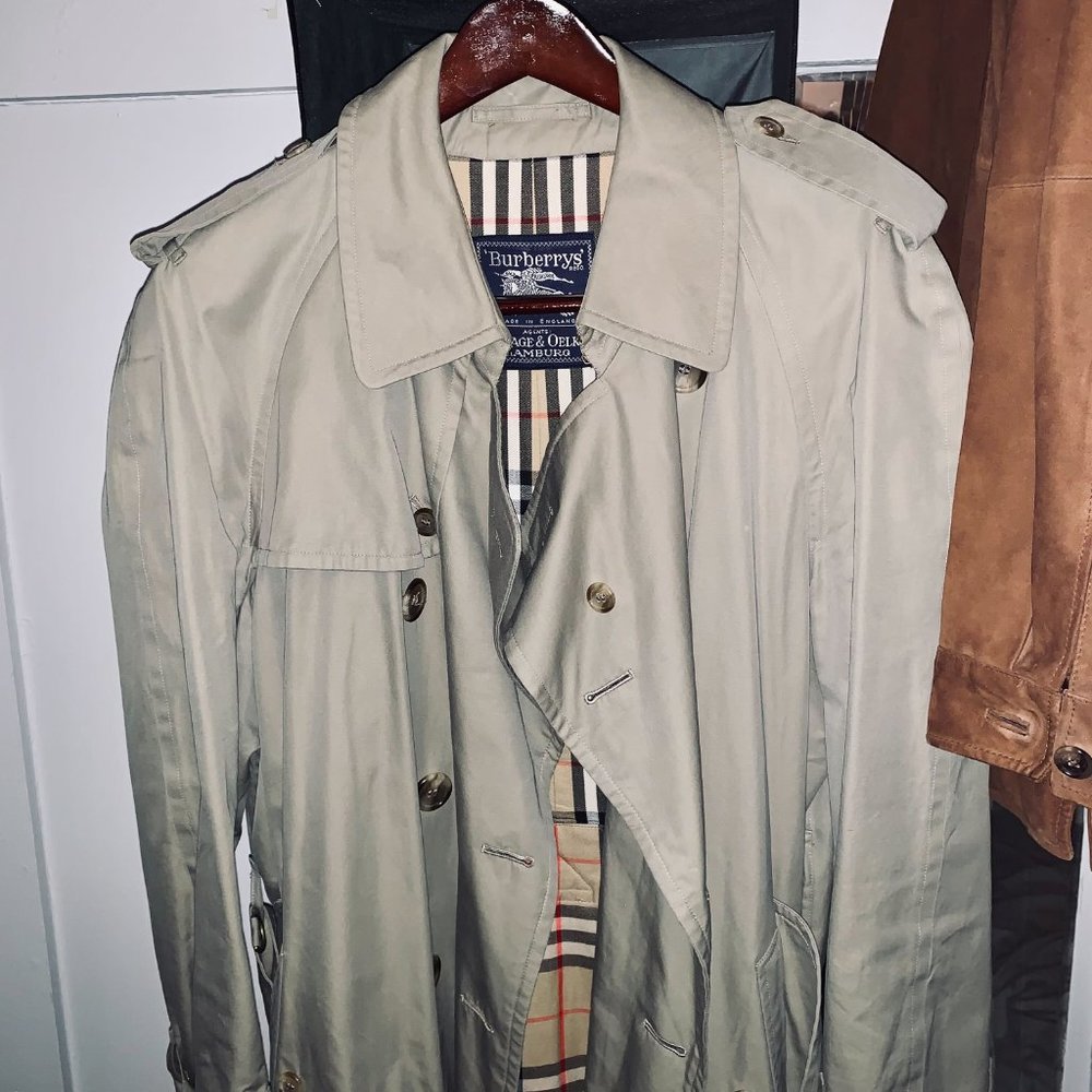 Burberry Classic Beige Trench Coat, Removable Belt, Plaid Lining